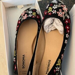 Sonoma floral black flats nwot size 5.5
